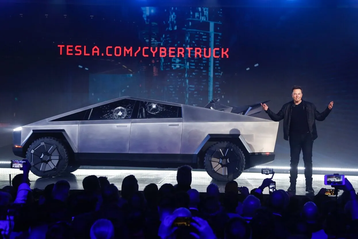 Илон Маск представил футуристический пикап Tesla Cybertruck. Он  бронированный и стоит от 40 тысяч долларов — Meduza