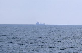 Первое за время войны судно с сельхозпродукцией отправилось из порта Одессы утром 1 августа. Сухогруз «Разони», который ходит под флагом Сьерра-Леоне, по сообщению Минобороны Турции, везет кукурузу в Ливан