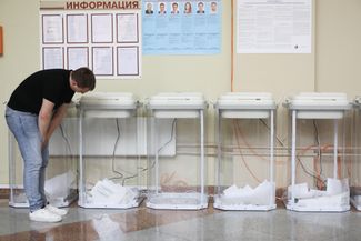 One of Moscow’s special “electronic” precincts, Precinct Number 5003. Instead of paper ballots, the ballot boxes collect printed receipts from a blockchain that include encrypted votes. This provides an added security measure against falsification.
