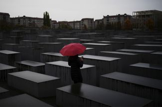 Мемориал жертвам холокоста в центре Берлина