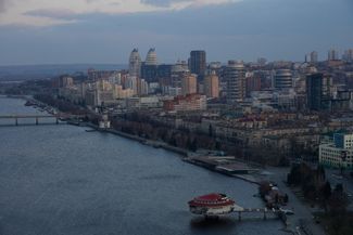 Вид на город и реку Днепр
