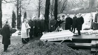 «Женщину из Исдален» похоронили в Бергене по католическому обряду и в цинковом гробу. На похоронах присутствовали сотрудники полиции, которые вели дело