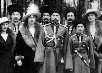 Николай II с семьей и кубанскими казаками
