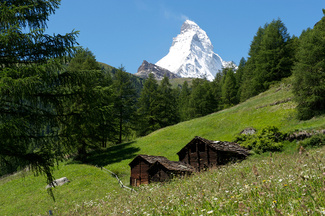 Первое восхождение на Маттерхорн удалось 150 лет назад, именно со швейцарской стороны, после десятка неудачных попыток с итальянской.