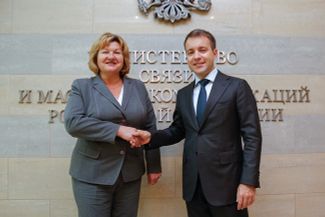 Министр информации Белоруссии Лилия Ананич встречается с российским коллегой Николаем Никифоровым, Москва, 3 сентября 2015 года