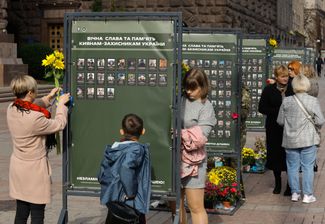 Стенд памяти жителей Киева, погибших в результате полномасштабного российской агрессии в Украине