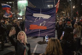 Сербские правые на акции в поддержку российского вторжения в Украину. Белград, 24 марта 2022 года