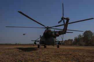 Аэродром армейской авиации ВСУ в Донецкой области оборудован в чистом поле. Частая смена места базирования спасает вертолетчиков от российских ударов