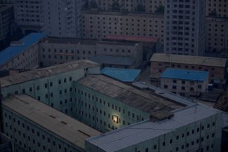 Портрет Ким Ир Сена на здании в Пхеньяне