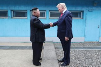 Ким Чен Ын и Дональд Трамп. 30 июня 2019 года