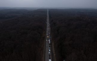 A long line of Ukrainian drivers waiting to cross into Poland through the Shehyni border checkpoint. March 4, 2022.