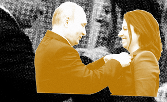 Vladimir Putin presents Margarita Simonyan with a state award
