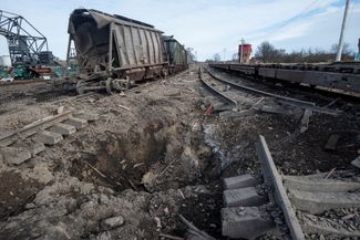 Железнодорожная станция города Ахтырка в Сумской области Украины. 14 марта 2022 года