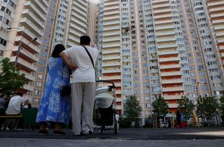 Krasnogorsk residents in front of a house that was hit by a drone. May 17, 2026