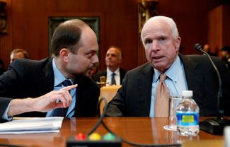 Vladimir Kara-Murza and John McCain at the Capitol. 2017.