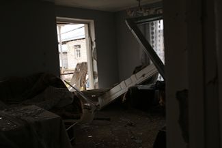 Дом в карабахском Мартакерте после бомбардировки, апрель 2016 года