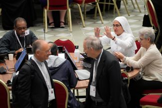 Участники XVI сессии Генеральной ассамблеи Синода епископов