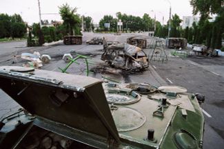Военная техника на улицах Андижана после окончания боев, май 2005 года