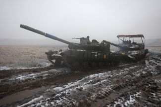 Украинский танк рядом с позициями ВСУ под Бахмутом