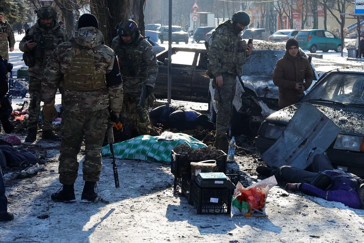 В соцсетях появился вирусный ролик с призывом идти на выборы. В нем россиян  пугают геями и темнокожими — Meduza