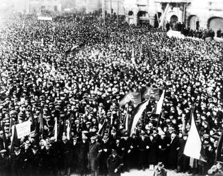 Митинг сторонников Коммунистической партии Чехословакии на Староместской площади в Праге. 21 февраля 1948 года