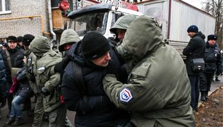 Security guards and local residents clash on Ivan Franko Street in Moscow’s Kuntsevo District, November 19, 2018