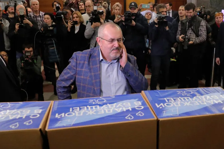 Independent journalists say campaign workers for Boris Nadezhdin, Russia’s only anti-war candidate, may have sabotaged his ballot registration, but supporters say the report is a hired hit job