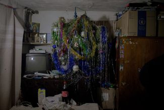 New Year decorations in Oksana and Dmytro’s house. On December 31 and January 1, they had no power in their house. The power line was damaged by shelling. To avoid being left in the dark, the family uses battery-operated lanterns when necessary.