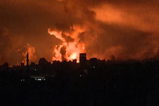 Огонь и дым в секторе Газа вечером 27 октября