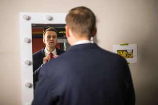 Алексей Навальный 25 декабря 2017 года перед посещением ЦИК, который должен рассмотреть вопрос о его регистрации кандидатом в президенты России