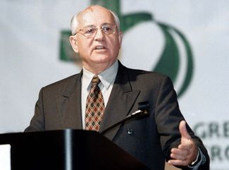 Gorbachev speaks at a conference run by Global Green USA, the American branch of the International Green Cross. Atlanta, GA; December 4, 1999