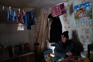 57-летняя жительница Старого Салтова в своем доме