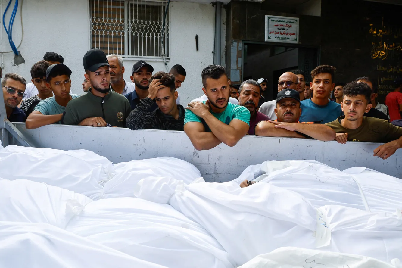 Похороны членов семьи Шамалх, погибших в результате израильских ударов, в Газе