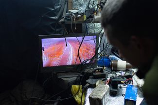 Оператор дронов из 244-го отдельного батальона 112-й отдельной бригады территориальной обороны в Часовом Яре. 17 января 2025 года