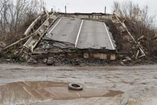 A destroyed bridge in Kupyansk. November 2023.