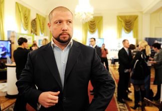 Председатель совета директоров банка «Траст» Илья Юров в колонном зале Дома союзов, 5 апреля 2011 года