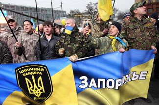 Участники митинга «За единую Украину», организованного соратниками бывшего днепропетровского губернатора Игоря Коломойского. Днепропетровск, 29 марта 2015 года