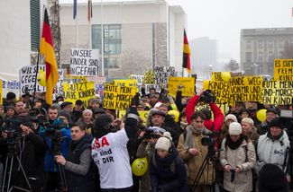 Демонстрация против насилия после истории с предположительным похищением Лизы в Берлине, 23 января 2016 года