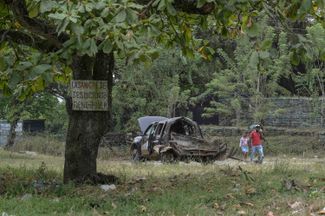 Заминированная и взорвавшаяся машина возле полицейского участка в колумбийском городе Тимба. Ответственность возлагают на ФАРК. 13 августа 2023 года