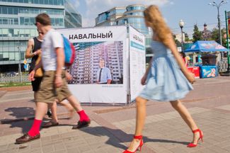 Another scene from Navalny’s summer 2013 mayoral campaign. His team was the first to deploy “pop-up cubes” around the city to draw voters’ attention.