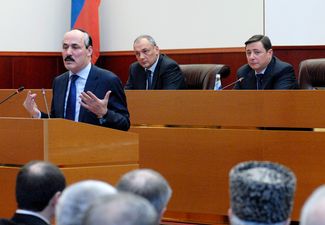 Бывший глава Дагестана Рамазан Абдулатипов (отправлен в отставку в октябре 2017 года)