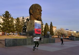 A bust of Vladimir Lenin in the center of Ulan-Ude. May 14, 2022.