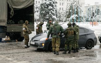 Вооруженные люди без опознавательных знаков в Луганске, 22 ноября 2017 года