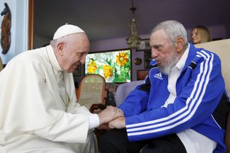 Папа Франциск и бывший президент Фидель Кастро в Гаване. 20 сентября 2015 года