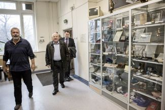 Mikhail Gorbachev and Dmitry Muratov at the Novaya Gazeta editorial office. Gorbachev was one of the outlet’s co-founders.
