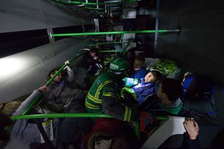 Спасение «пострадавших» в перевернувшемся вагоне метро, 1 марта 2016 года