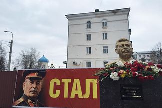A gold-painted bust of Joseph Stalin in Penza.