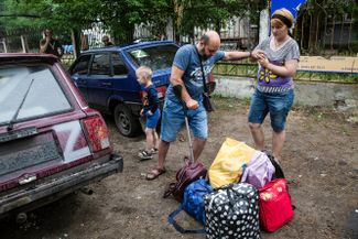 Жители Северодонецка готовятся к эвакуации из города