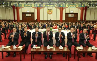 Лидеры Коммунистической партии Китая во время чайной церемонии по случаю Нового года