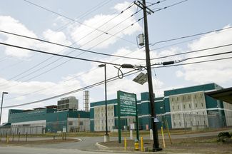 Федеральная тюрьма в округе Эссекс, штат Нью-Джерси, июль 2011 года